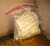 with a resealable top to keeps em all gooder